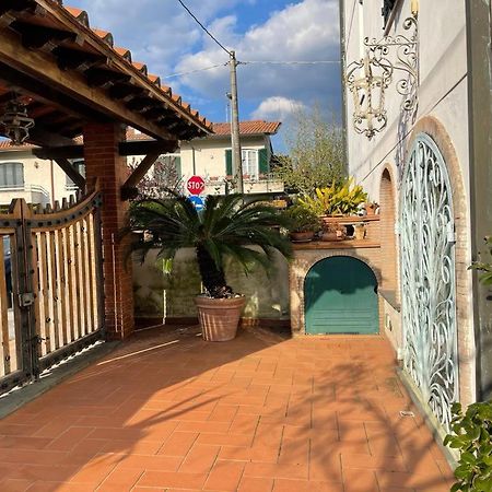 Raffinato Bilocale A Lido Di Camaiore Vicino Al Mare Exterior photo